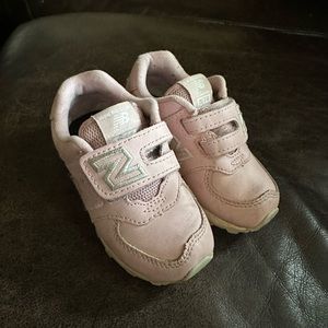 Pink new balance toddler tennis shoes, 6